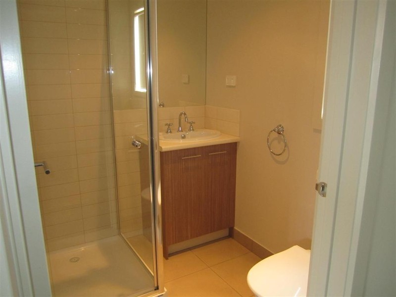 1/41 BAGGYGREEN STREET, Sunbury VIC 3429