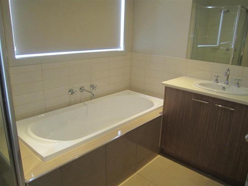 1/41 BAGGYGREEN STREET, Sunbury VIC 3429