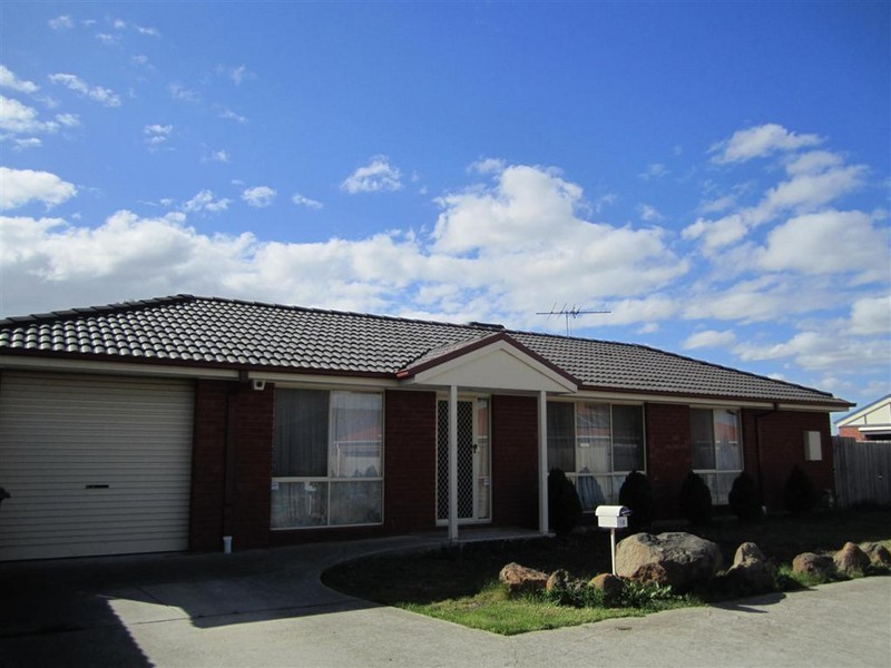 18 MARSH CRESCENT, Sunbury VIC 3429