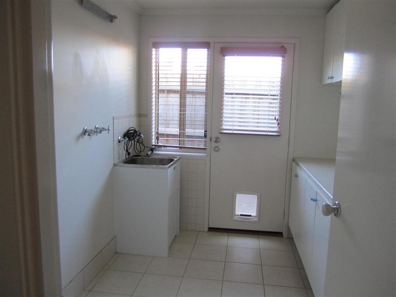 6 HOYA PLACE, Sunbury VIC 3429