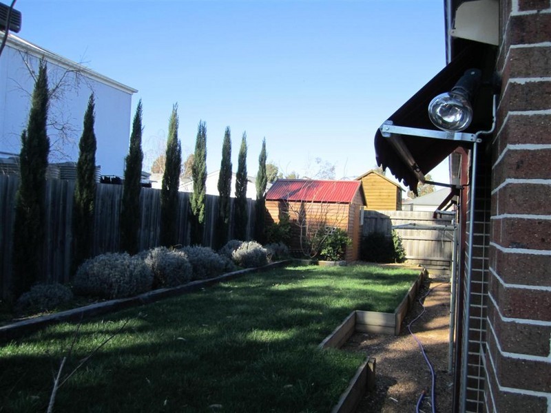 6 HOYA PLACE, Sunbury VIC 3429