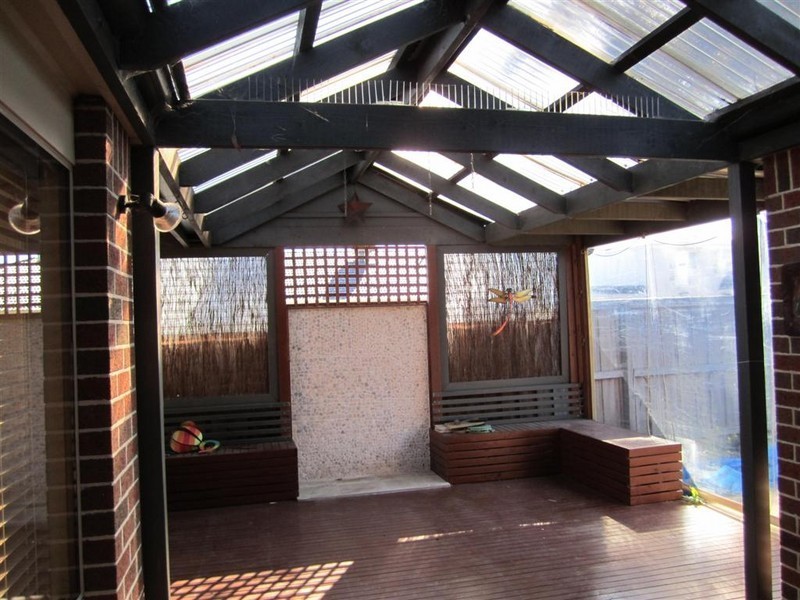 6 HOYA PLACE, Sunbury VIC 3429