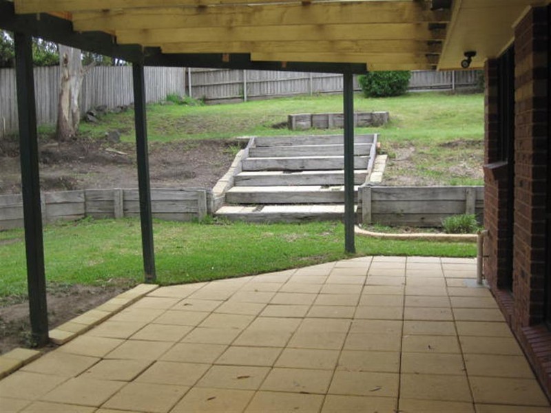 16 DELISLE AVENUE, Sunbury VIC 3429