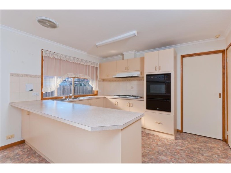 8 THORNTON AVENUE, Sunbury VIC 3429