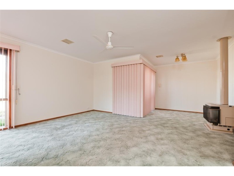 8 THORNTON AVENUE, Sunbury VIC 3429