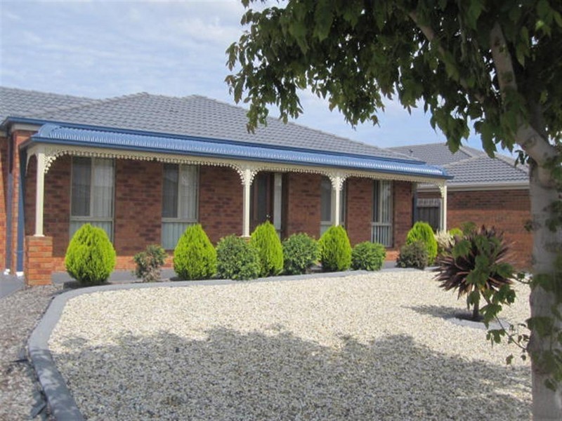 24 COVER DRIVE, Sunbury VIC 3429
