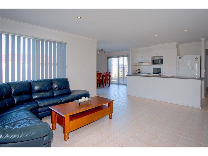 4 GROUT COURT, Sunbury VIC 3429