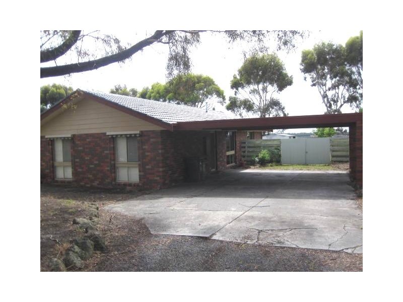 4 PORTMARNOCK COURT, Sunbury VIC 3429