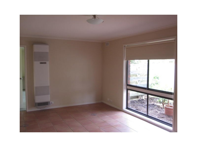 4 PORTMARNOCK COURT, Sunbury VIC 3429