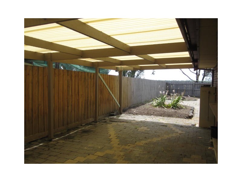 4 PORTMARNOCK COURT, Sunbury VIC 3429