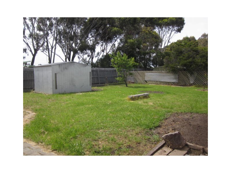 4 PORTMARNOCK COURT, Sunbury VIC 3429