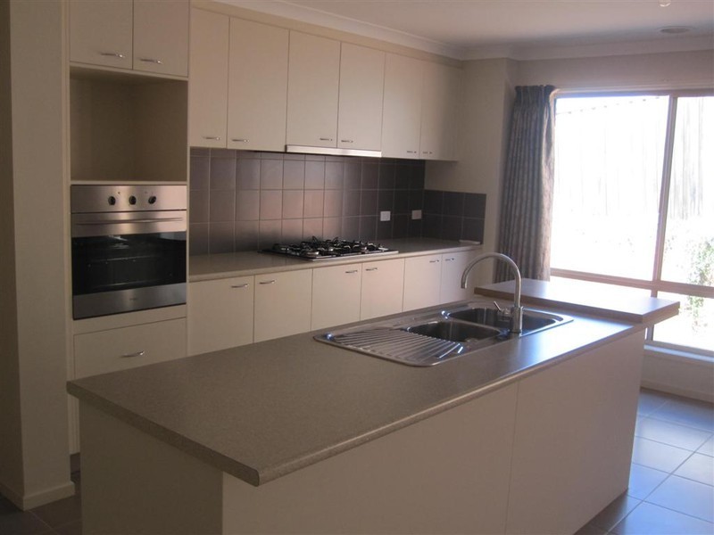 74 FULLWOOD DRIVE, Sunbury VIC 3429
