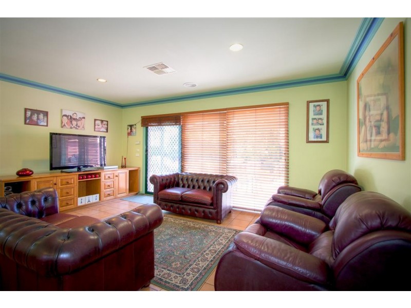 22 Heatherbrae Crescent, Sunbury VIC 3429