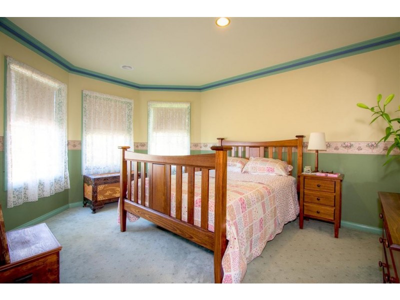 22 Heatherbrae Crescent, Sunbury VIC 3429