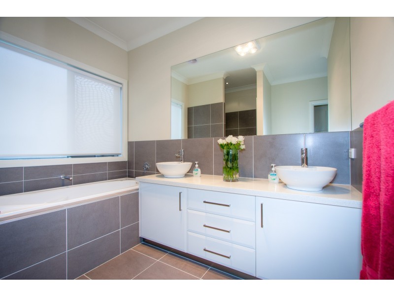 6 Hanke Place, Sunbury VIC 3429