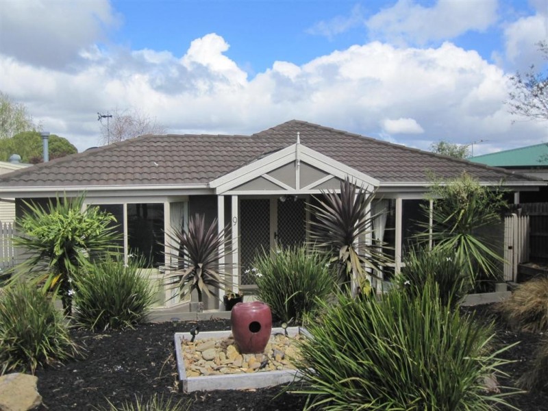 9 LA PEROUSE CLOSE, Sunbury VIC 3429