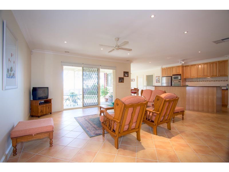 12 Baker Rise, Sunbury VIC 3429