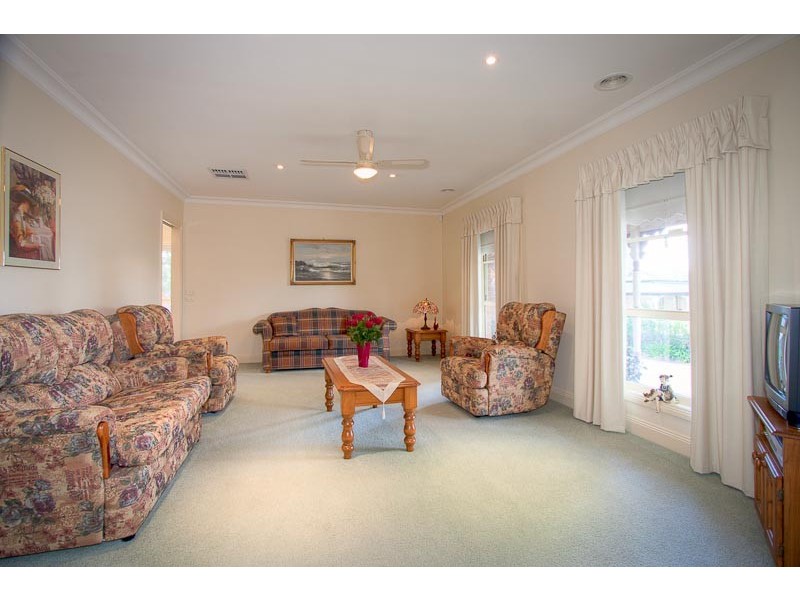 12 Baker Rise, Sunbury VIC 3429