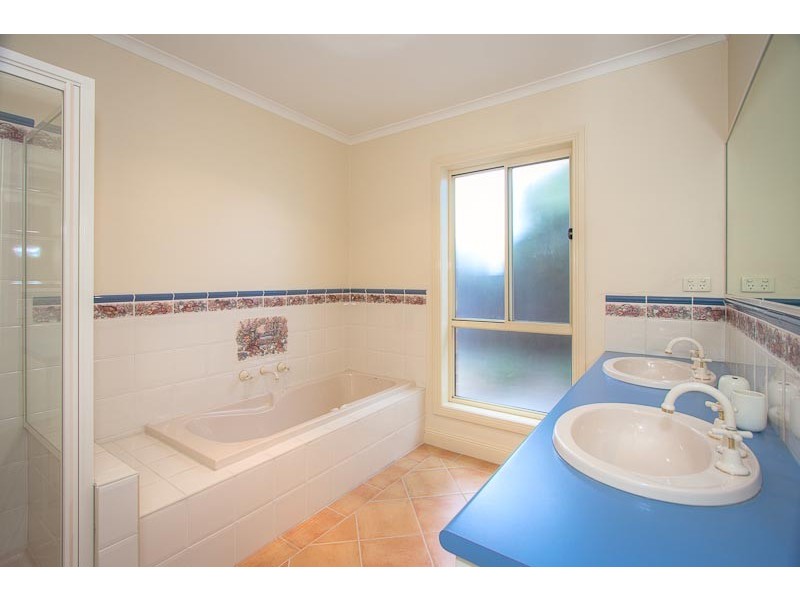 12 Baker Rise, Sunbury VIC 3429