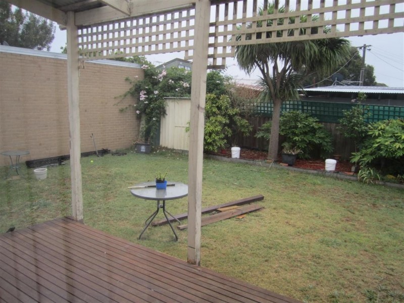 8 DEAKIN STREET, Sunbury VIC 3429