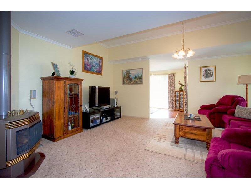 2 Fullbrook Drive, Sunbury VIC 3429