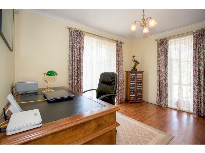 2 Fullbrook Drive, Sunbury VIC 3429