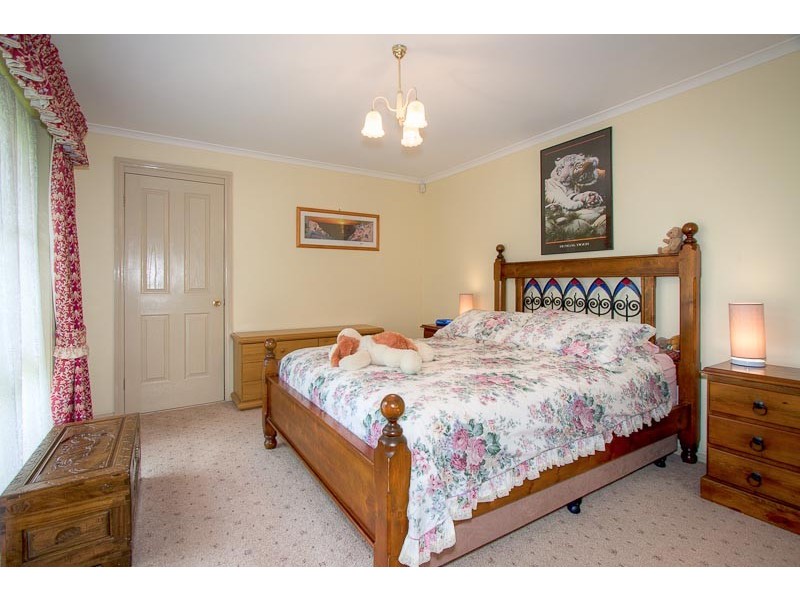 2 Fullbrook Drive, Sunbury VIC 3429