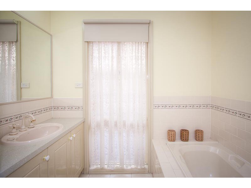 2 Fullbrook Drive, Sunbury VIC 3429