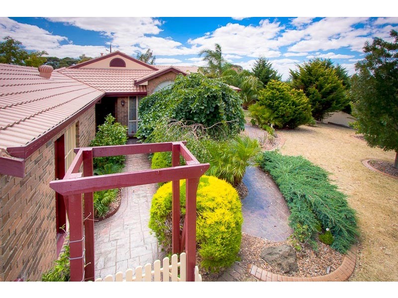 2 Fullbrook Drive, Sunbury VIC 3429