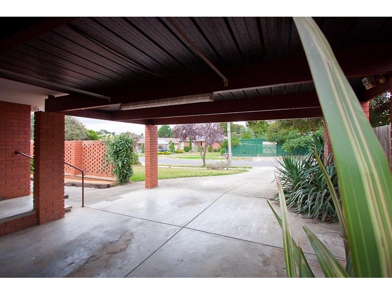 27 Hood Crescent, Sunbury VIC 3429