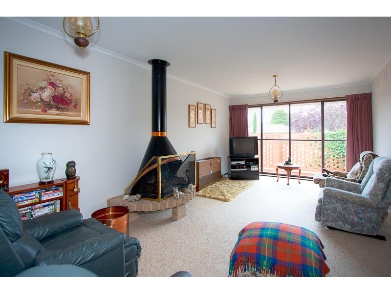 27 Hood Crescent, Sunbury VIC 3429