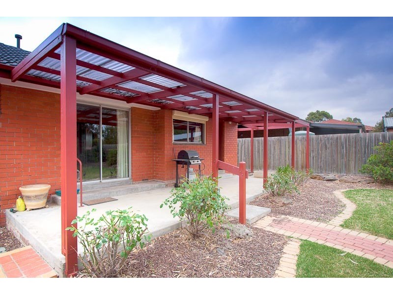 27 Hood Crescent, Sunbury VIC 3429