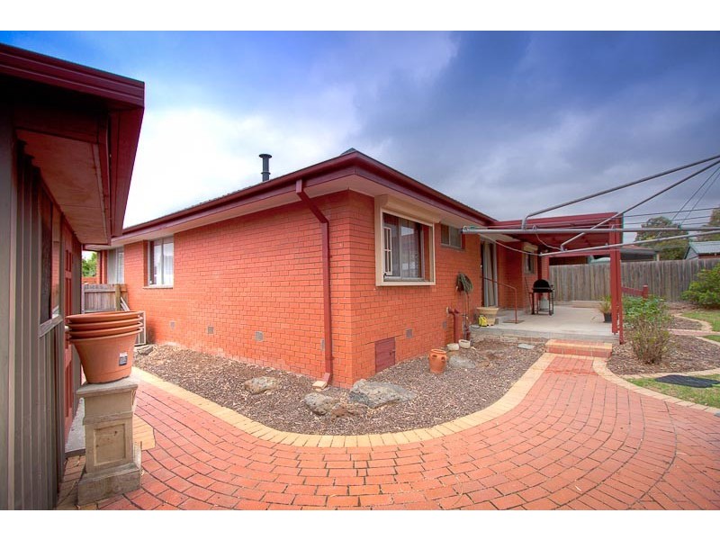 27 Hood Crescent, Sunbury VIC 3429