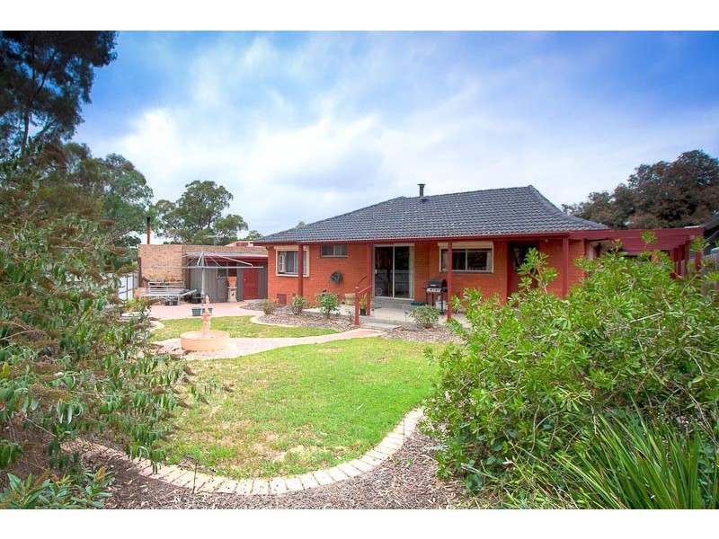 27 Hood Crescent, Sunbury VIC 3429