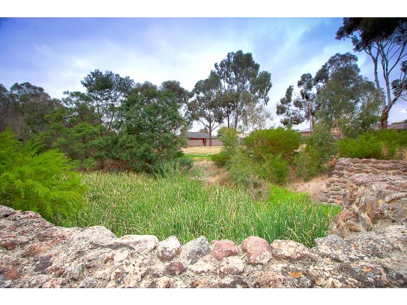 27 Hood Crescent, Sunbury VIC 3429