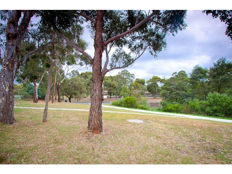 27 Hood Crescent, Sunbury VIC 3429