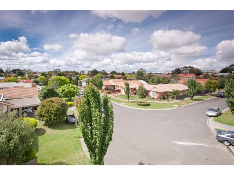 8 LACHLAN COURT, Sunbury VIC 3429