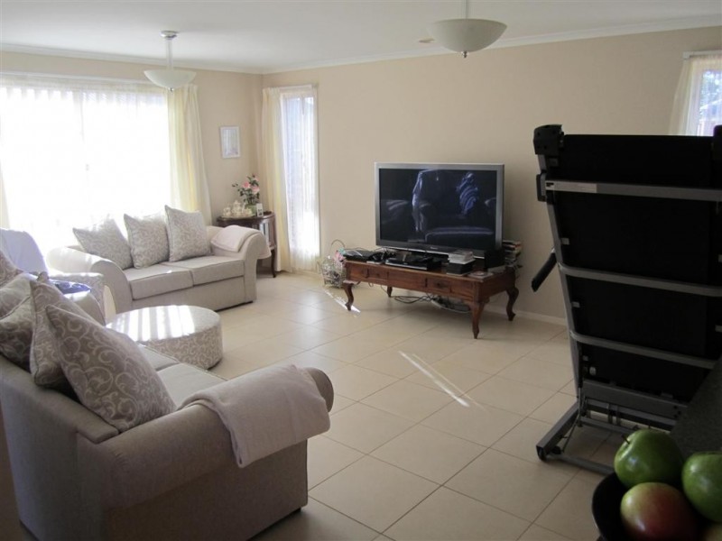 15 GOLFLINKS DRIVE, Sunbury VIC 3429