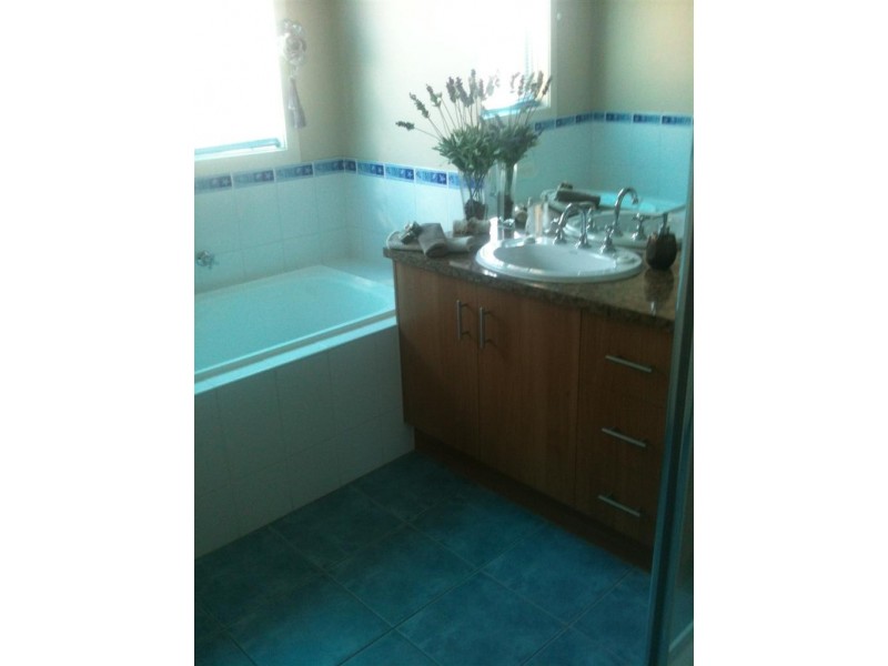 15 GOLFLINKS DRIVE, Sunbury VIC 3429