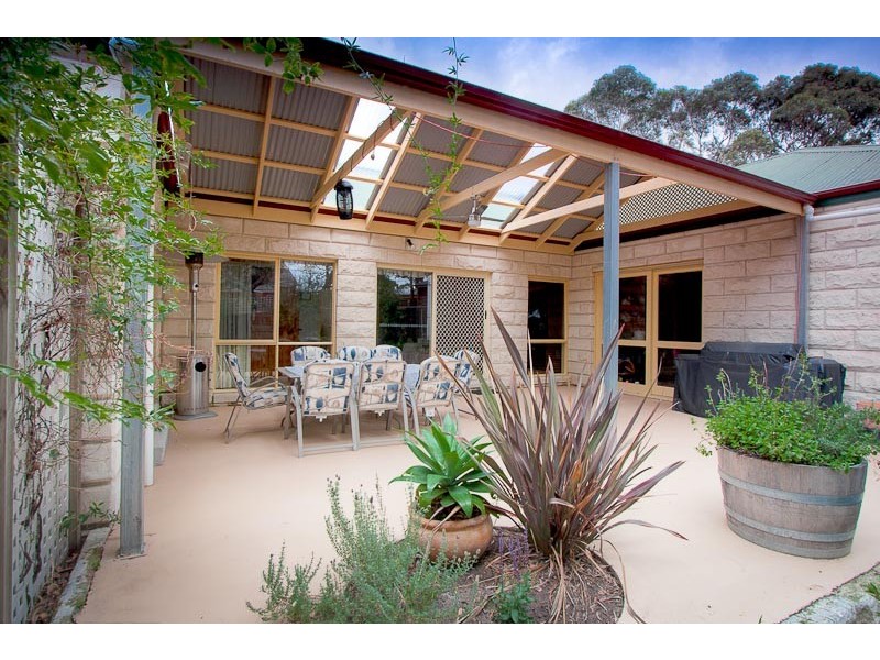 10 Baker Rise, Sunbury VIC 3429