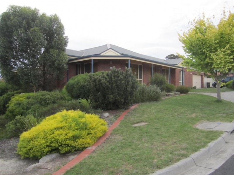 52 HEATHERBRAE CRESCENT, Sunbury VIC 3429