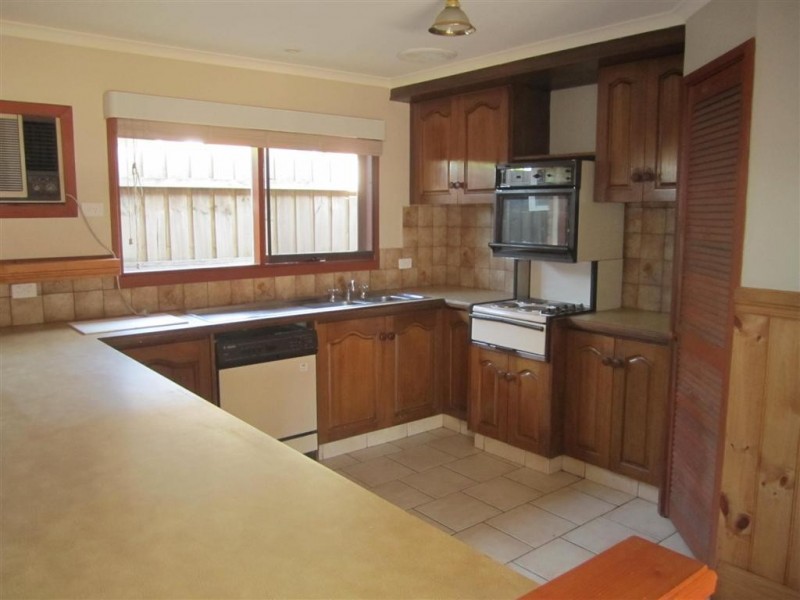 68  RIDDELL ROAD, Sunbury VIC 3429