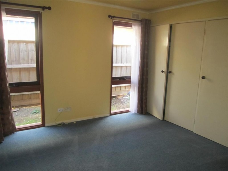 68  RIDDELL ROAD, Sunbury VIC 3429