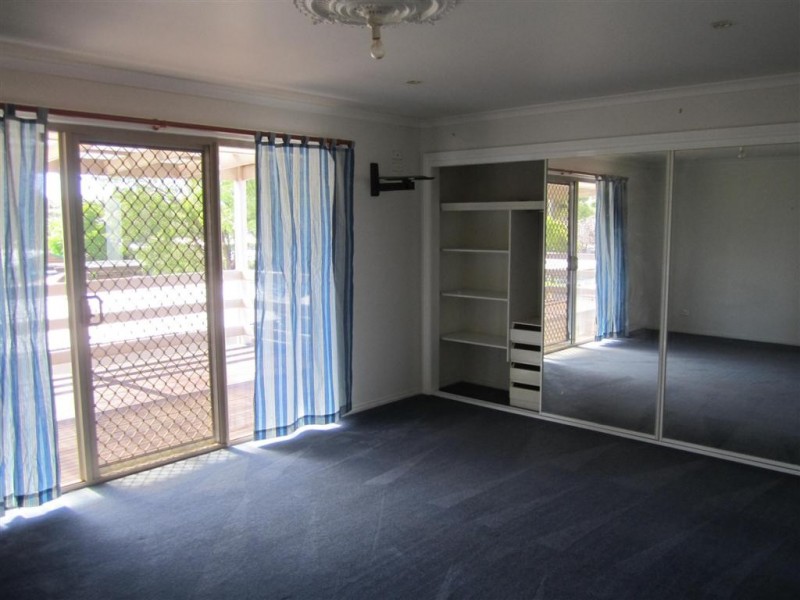 68  RIDDELL ROAD, Sunbury VIC 3429