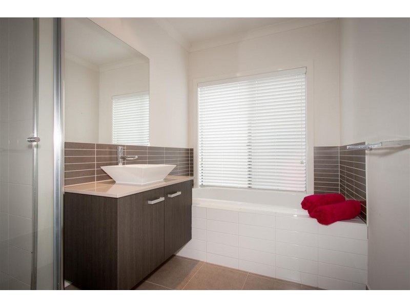 3 Highgrove Drive, Sunbury VIC 3429