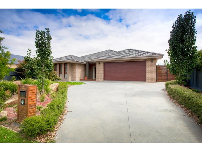 3 Highgrove Drive, Sunbury VIC 3429