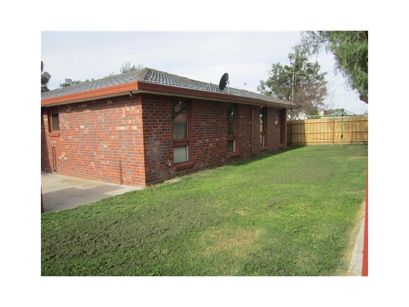 13 RIDDELL ROAD, Sunbury VIC 3429