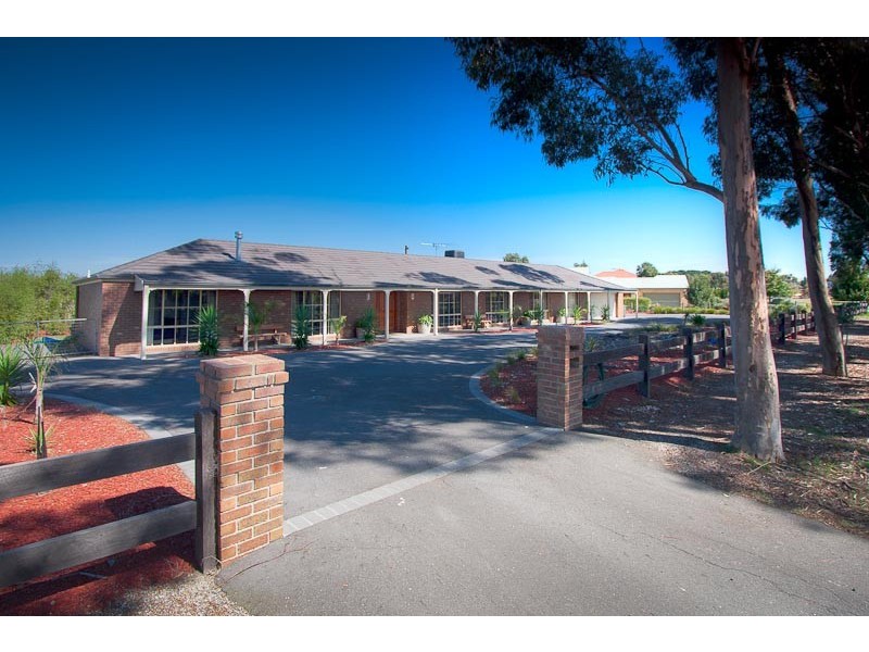 15 Rolling Meadows Drive, Sunbury VIC 3429