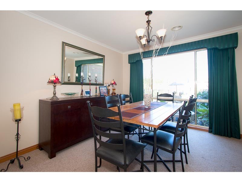 15 Rolling Meadows Drive, Sunbury VIC 3429