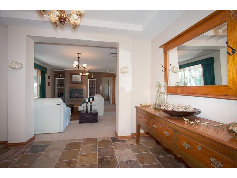 15 Rolling Meadows Drive, Sunbury VIC 3429